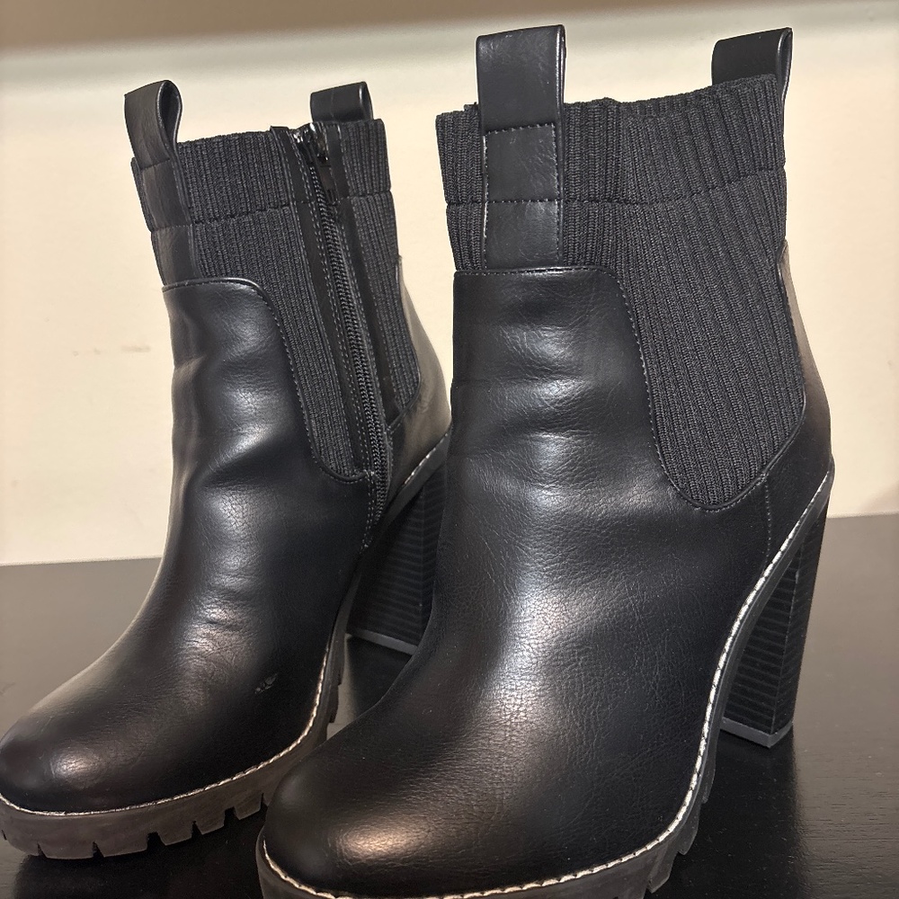 BCBG Prali Size 8/38.5